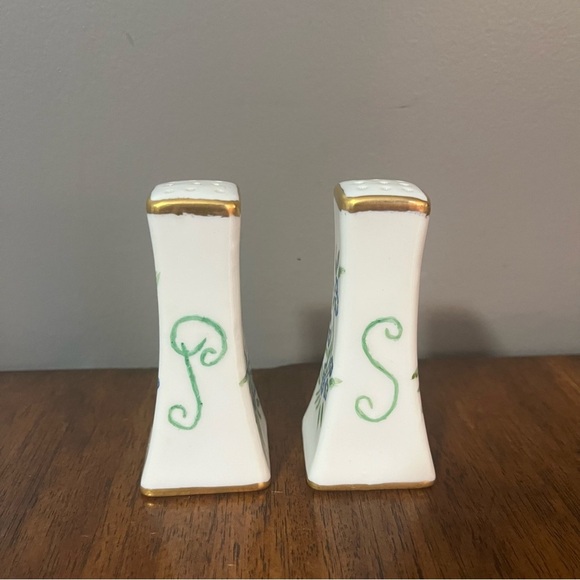 Vintage porcelain salt and pepper shaker from 1955. - Picture 3 of 9